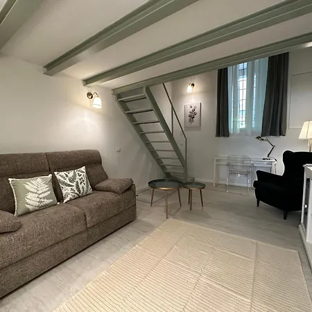 Flowers, A Cozy Suite In Milan Exterior photo